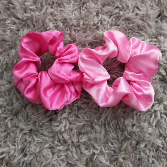 2 pink scrunchies - Picture 2 of 2